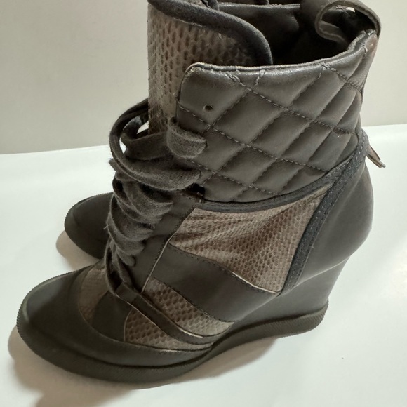 Chloe Snakeskin Sneaker Wedges Size 38 - Picture 3 of 6